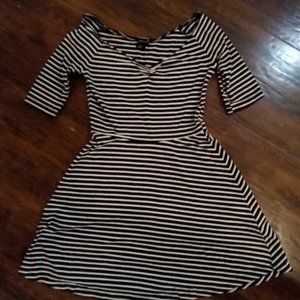 Forever 21 Elbow Length A-line sweetheart neckline with stripes Size XS